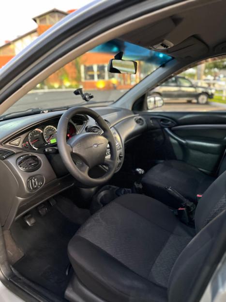 FORD Focus Hatch 1.6 4P GLX, Foto 3