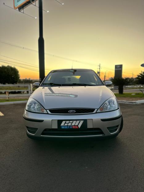 FORD Focus Hatch 1.6 4P GLX, Foto 4