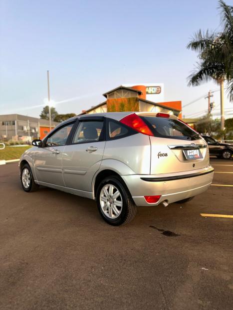 FORD Focus Hatch 1.6 4P GLX, Foto 7