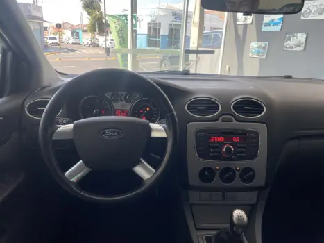 FORD Focus Hatch 1.6 4P GLX FLEX, Foto 8 FORD Focus Hatch 1.6 4P GLX FLEX, Foto 8