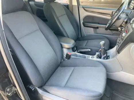 FORD Focus Hatch 1.6 4P, Foto 16