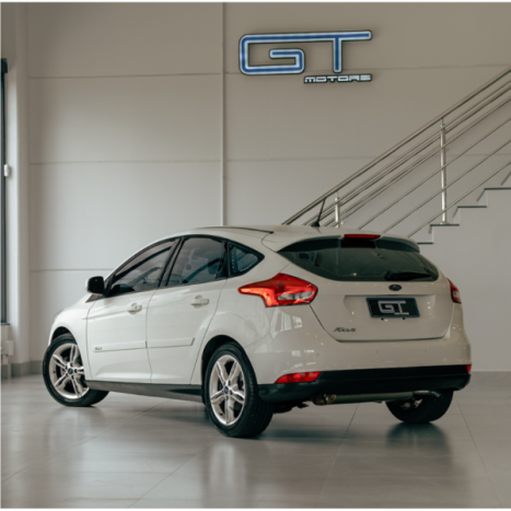 FORD Focus Hatch 1.6 16V 4P SE PLUS FLEX, Foto 2