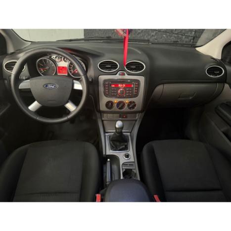 FORD Focus Hatch 1.6 4P, Foto 12