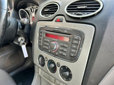 FORD Focus Hatch 1.6 4P GLX, Foto 15