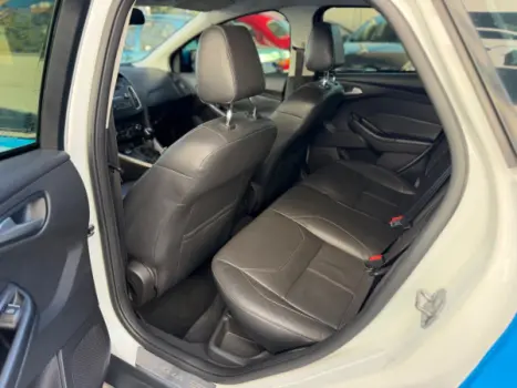 FORD Focus Hatch 1.6 16V 4P SE PLUS FLEX, Foto 12