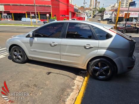 FORD Focus Hatch 1.6 16V 4P SE PLUS FLEX, Foto 2