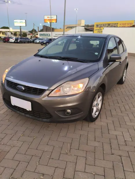FORD Focus Hatch 1.6 4P GLX, Foto 2