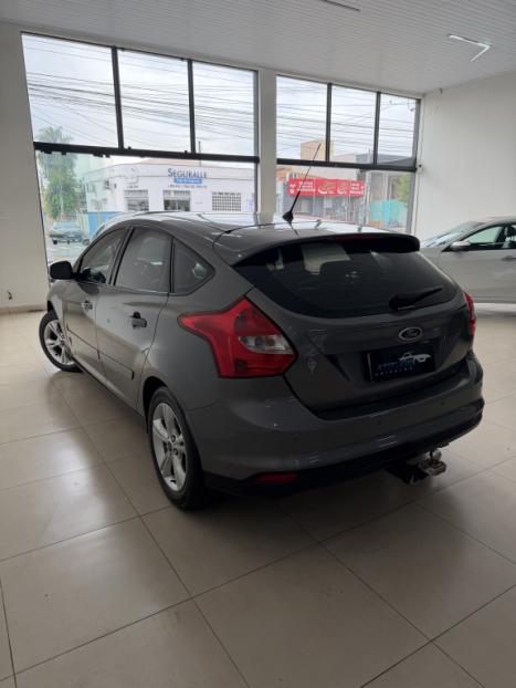FORD Focus Hatch 1.6 16V 4P SE PLUS FLEX, Foto 6
