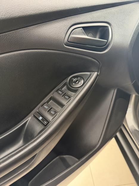 FORD Focus Hatch 1.6 16V 4P SE PLUS FLEX, Foto 13