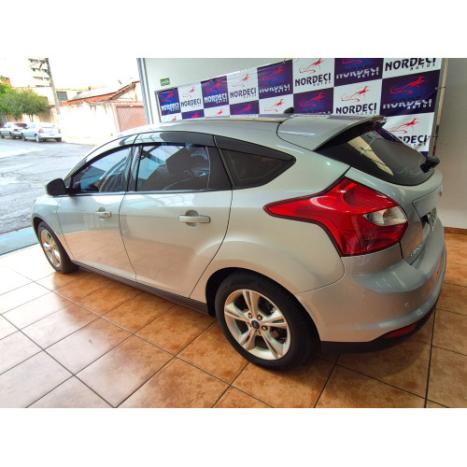 FORD Focus Hatch 1.6 16V 4P SE PLUS FLEX, Foto 4