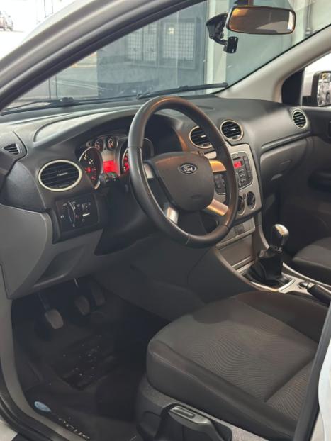 FORD Focus Hatch 1.6 16V 4P SE FLEX, Foto 6