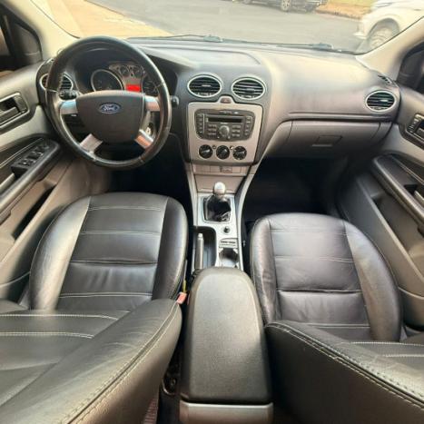FORD Focus Hatch 1.6 4P, Foto 2