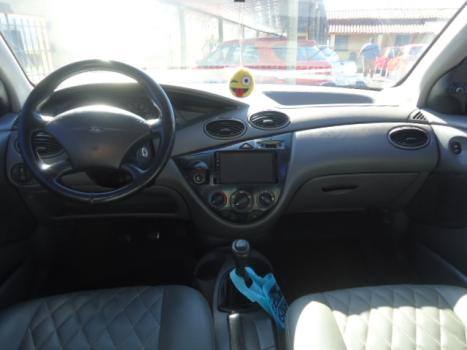 FORD Focus Hatch 1.8 16V 4P, Foto 4