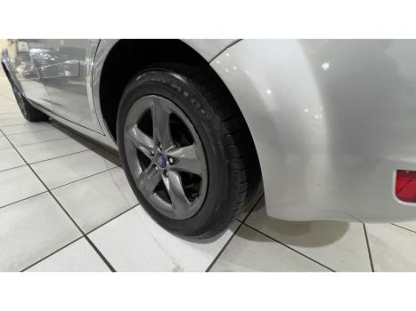 FORD Focus Hatch 1.8 16V 4P GLX, Foto 5