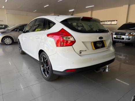 FORD Focus Hatch 2.0 16V 4P TITANIUM PLUS FLEX, Foto 2