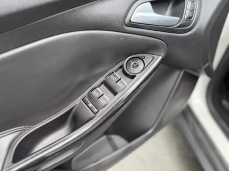 FORD Focus Hatch 2.0 16V 4P TITANIUM PLUS FLEX, Foto 9