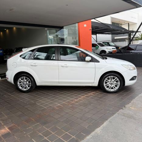 FORD Focus Hatch 2.0 16V 4P GHIA AUTOM�TICO, Foto 3