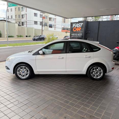 FORD Focus Hatch 2.0 16V 4P GHIA AUTOM�TICO, Foto 4
