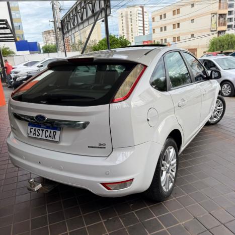 FORD Focus Hatch 2.0 16V 4P GHIA AUTOM�TICO, Foto 5