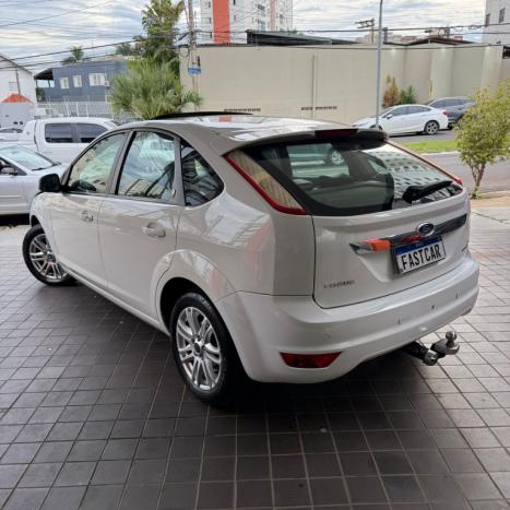 FORD Focus Hatch 2.0 16V 4P GHIA AUTOM�TICO, Foto 6