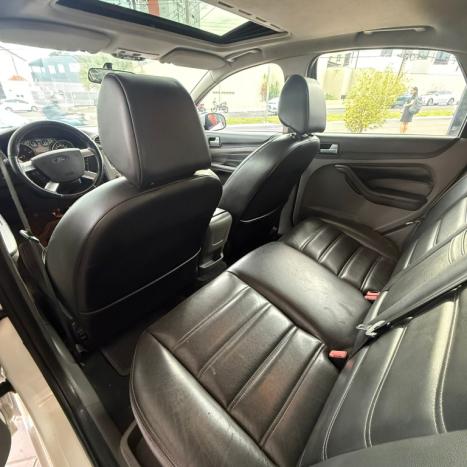 FORD Focus Hatch 2.0 16V 4P GHIA AUTOM�TICO, Foto 10
