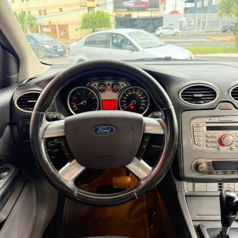 FORD Focus Hatch 2.0 16V 4P GHIA AUTOM�TICO, Foto 13