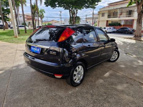 FORD Focus Hatch 2.0 16V 4P GHIA AUTOM�TICO, Foto 4