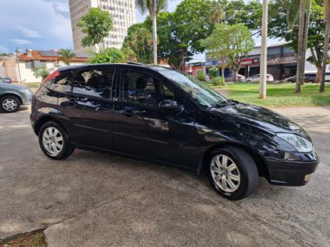 FORD Focus Hatch 2.0 16V 4P GHIA AUTOM�TICO, Foto 5