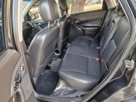 FORD Focus Hatch 2.0 16V 4P GHIA AUTOM�TICO, Foto 8