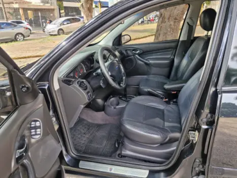 FORD Focus Hatch 2.0 16V 4P GHIA AUTOM�TICO, Foto 9