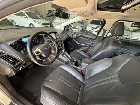 FORD Focus Hatch 2.0 16V 4P FLEX TITANIUM POWERSHIFT AUTOM�TICO, Foto 4