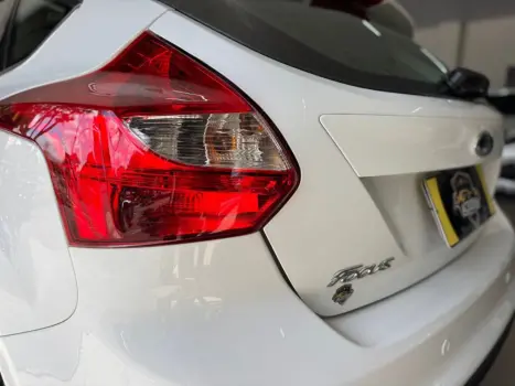 FORD Focus Hatch 2.0 16V 4P FLEX TITANIUM POWERSHIFT AUTOM�TICO, Foto 13