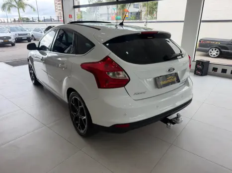 FORD Focus Hatch 2.0 16V 4P TITANIUM PLUS FLEX, Foto 6