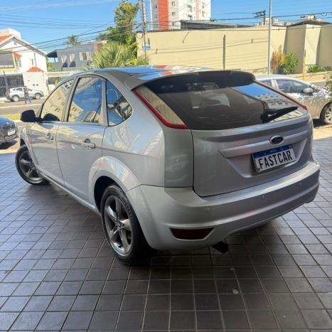 FORD Focus Hatch 2.0 16V 4P GLX, Foto 6