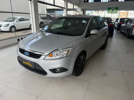 FORD Focus Hatch 2.0 16V 4P GLX, Foto 2