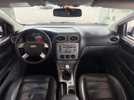 FORD Focus Hatch 2.0 16V 4P GLX, Foto 8