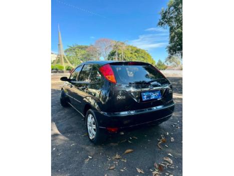 FORD Focus Hatch 2.0 16V 4P GHIA AUTOM�TICO, Foto 2