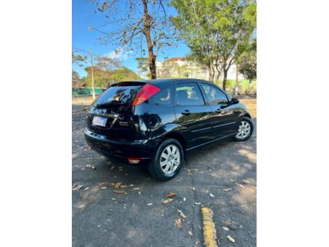 FORD Focus Hatch 2.0 16V 4P GHIA AUTOM�TICO, Foto 3