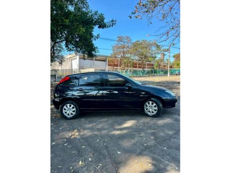 FORD Focus Hatch 2.0 16V 4P GHIA AUTOM�TICO, Foto 4