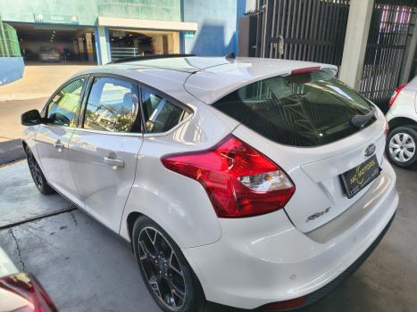 FORD Focus Hatch 2.0 16V 4P FLEX TITANIUM POWERSHIFT AUTOMÁTICO, Foto 4