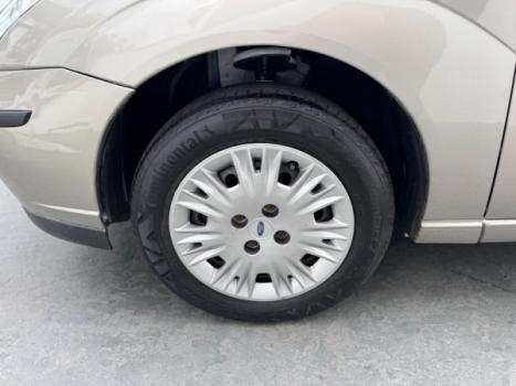 FORD Focus Sedan 1.6 4P GLX, Foto 6