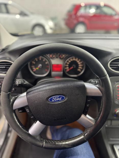FORD Focus Sedan 2.0 16V 4P FLEX TITANIUM AUTOM�TICO, Foto 9