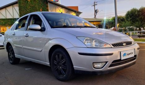 FORD Focus Sedan 2.0 16V 4P GHIA, Foto 3