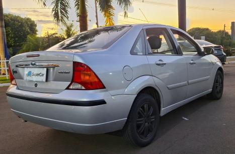 FORD Focus Sedan 2.0 16V 4P GHIA, Foto 4