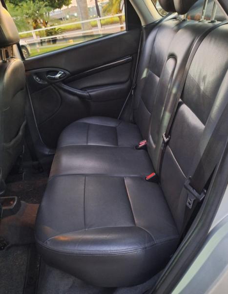 FORD Focus Sedan 2.0 16V 4P GHIA, Foto 8