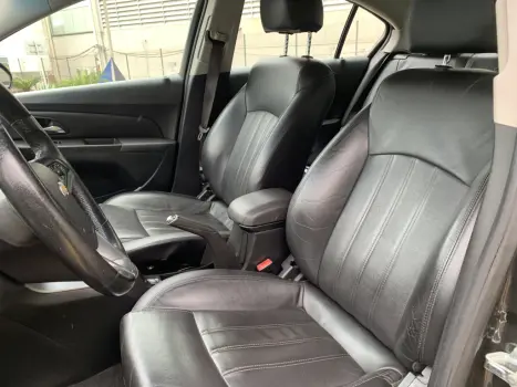 FORD Focus Sedan 2.0 16V 4P FLEX TITANIUM PLUS POWERSHIFT AUTOM�TICO, Foto 13