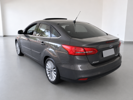 FORD Focus Sedan 2.0 16V 4P FLEX TITANIUM FASTBACK POWERSHIFT AUTOM�TICO, Foto 3