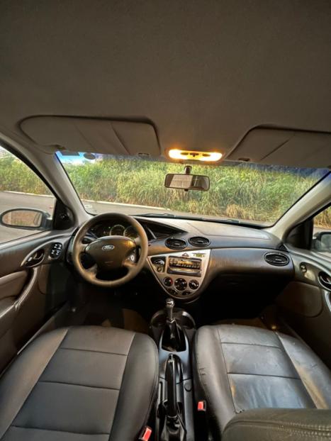 FORD Focus Sedan 2.0 16V 4P GLX, Foto 9
