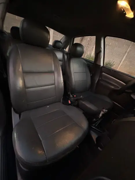 FORD Focus Sedan 2.0 16V 4P GLX, Foto 14