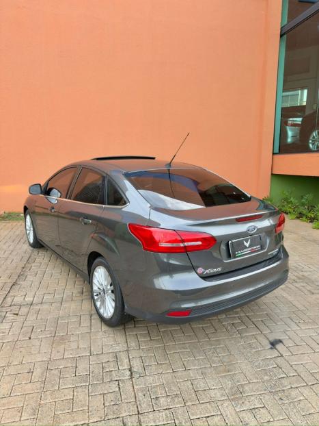 FORD Focus Sedan 2.0 16V 4P FLEX TITANIUM PLUS POWERSHIFT AUTOM�TICO, Foto 6